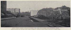 Cinquième Avenue, vue vers le parc Mt Morris depuis la Cent-Dix-Huitième Rue
