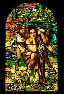 Une fenêtre en verre favrile plombé et plaqué, c.1895