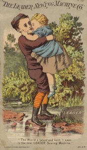 Garçon portant une fille au-dessus d