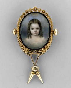 Broche avec Portrait d