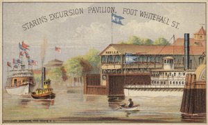 Bateau à vapeur à aubes près du quai - American School