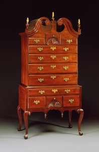 Haut coffre à tiroirs sculpté de la reine Anne, Connecticut ou New York, 1760-80