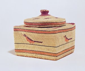 Panier Salish représentant des oiseaux, de la côte nord-ouest