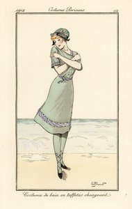Femme sur la plage en costume de bain en taffetas bicolore - Andre Pecoud