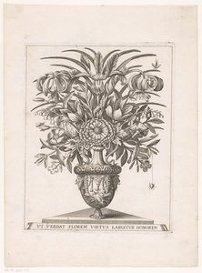 Fleurs dans un vase avec têtes de lion