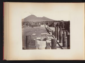 Vue de la Piazza del Foro à Pompéi, Italie