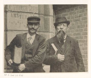 Portrait du libraire David Blok avec un autre homme