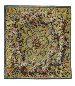 Tapis avec guirlandes de fleurs