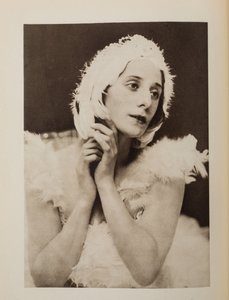 Anna Pavlova dans le ballet La Mort du cygne de Camille Saint-Saëns - Anonymous Anonymous