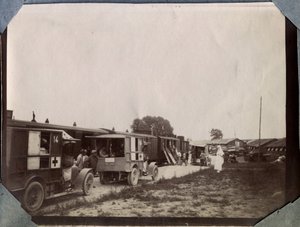 Première Guerre mondiale 1914-1918 : vaccination des soldats par des infirmières de la Croix-Rouge française à la gare de Saint-Gilles dans la Manche, Basse-Normandie, France. Photographie anonyme juin 1917. Collection privée, Stella. - Anonymous Anonymous