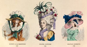 De gauche à droite : Chapeau à la marinière en 1787 ; Grande coiffure en 1785 et chapeau bonnette en 1786