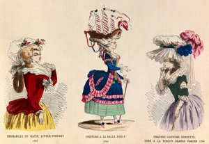 De gauche à droite : Déshabillé du matin appelé Pierrot en 1787 ; Coiffure à la Belle Choule en 1780 ; Chapeau et robe à grand ornement turc en 1786