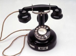 Téléphone en bakélite PTT 24