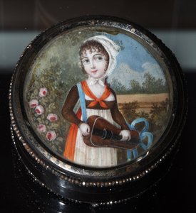 Portrait de jeune fille à la vielle à roue. Aquarelle anonyme vers 1800. Collection privée
