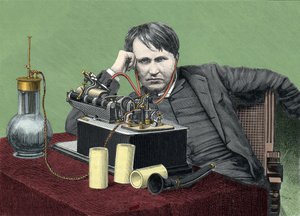 Portrait de Thomas Edison (1847-1931), physicien américain, avec son phonographe. Gravure vers 1900.
