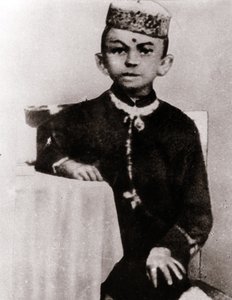 Portrait du leader politique Mohandas Karamchand Gandhi (1869-1948) enfant - Photographie vers 1875