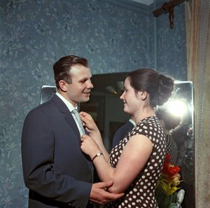 Le cosmonaute Youri Gagarine (1934-1968) avec sa femme Valentina