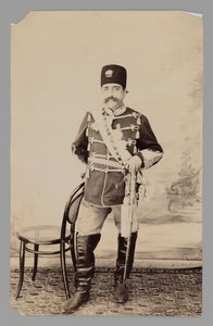 Portrait en pied de Mozaffar al-Din Shah, fin du 19e-début du 20e siècle - Antoin Sevruguin