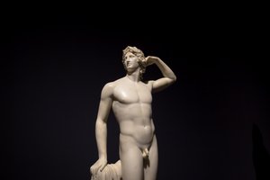 Sculpture antique Apollon se couronnant - 1782 - Antonio Canova, 2019