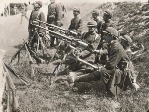 Dragons français avec des mitrailleuses pendant la Première Guerre mondiale
