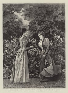 SAR la duchesse de Teck et SHS la princesse May dans le jardin de White Lodge, Richmond