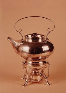 Bouilloire et brûleur à alcool, fabriqués par Birmingham Guild of Handicraft, vers 1905-10