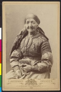 Vieille femme en livrée - Haute-Autriche - Artist Unknown