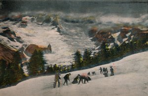 Bataille de boules de neige dans la vallée du Paradis en été, parc national du Mont Rainier, vers 1916