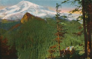 La route à Rickseeker Point, Mont Rainier au loin, Washington, vers 1916