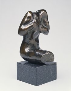 Petit torse féminin assis