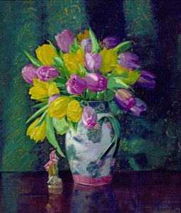 Tulipes jaunes et mauves dans un vase