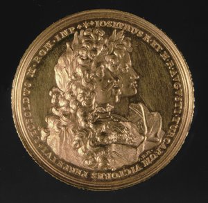 Médaillon portant les portraits des empereurs romains Léopold I (1640-1705) et Joseph I (1678-1711) par Philipp Heinrich, 1692 (or)