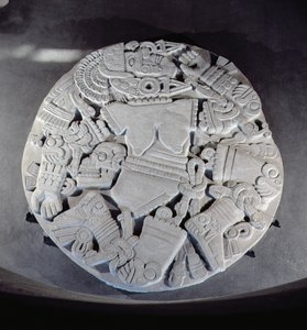 Sculpture du démembrement de la déesse de la lune Coyolxauhqui, trouvée au pied de la pyramide jumelle à Tenochtitlan, Période Postclassique Tardive (1300-1521)