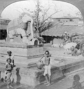 Une fontaine éléphant, Madura, Inde, 1901