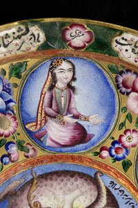 Bol avec couvercle, soucoupe et cuillère avec décoration astrologique, début du 19e siècle