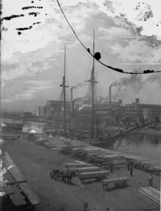 Goélette de bois sur la rivière Chicago, Chicago, Illinois, États-Unis - Barnes and Crosby
