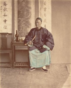 [Femme chinoise assise avec éventail], 1870s