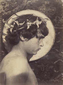 [Garçon sicilien avec couronne de lys et auréole] - Baron Wilhelm von Gloeden