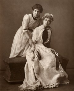 Actrices britanniques Eweretta Lawrence et Grace Otway dans On Change, 1886