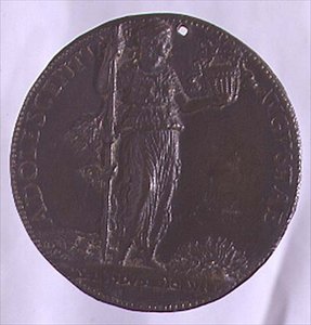 Médaille portrait représentant une figure féminine tenant un bâton