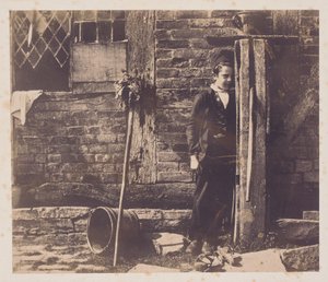 Walter Chamberlain se cachant derrière la pompe de Bredicot, milieu des années 1850 - Benjamin Brecknell Turner