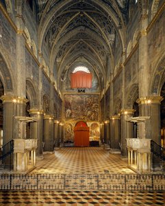 Vue de la nef et contre-façade avec fresques de Pordenone représentant Crucifixion et Déposition