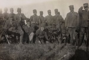 Album de la Première Guerre mondiale en Frioul-Vénétie Julienne : portrait de groupe des artilleurs du 112e Infanterie - Bourbon Del Monte