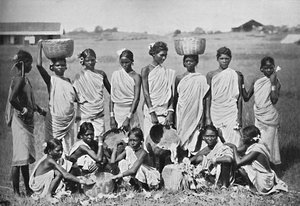 Un groupe de filles Kol, 1902
