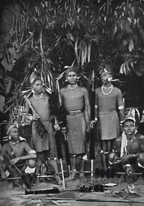 Angami Nagas en tenue complète