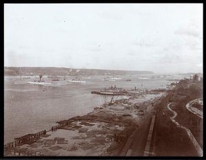 Vue des navires de guerre américains dans la rivière Hudson lors de la visite du Prince Louis de Battenberg, 1905
