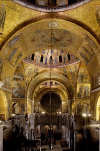 Architecture byzantine : vue du transept sud (avec dôme dédié à Saint Léonard), la rosette. 1542-1551 Basilique Saint-Marc, Venise