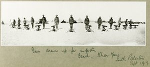 Armes alignées pour inspection sur la plage, Khan Yunis, septembre 1917