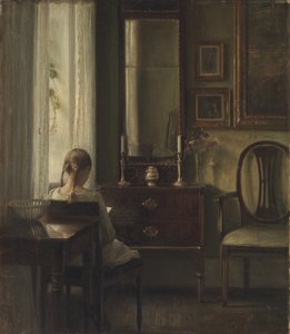 Intérieur avec une fille lisant