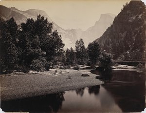 Vue lointaine des dômes, vallée de Yosemite, Californie